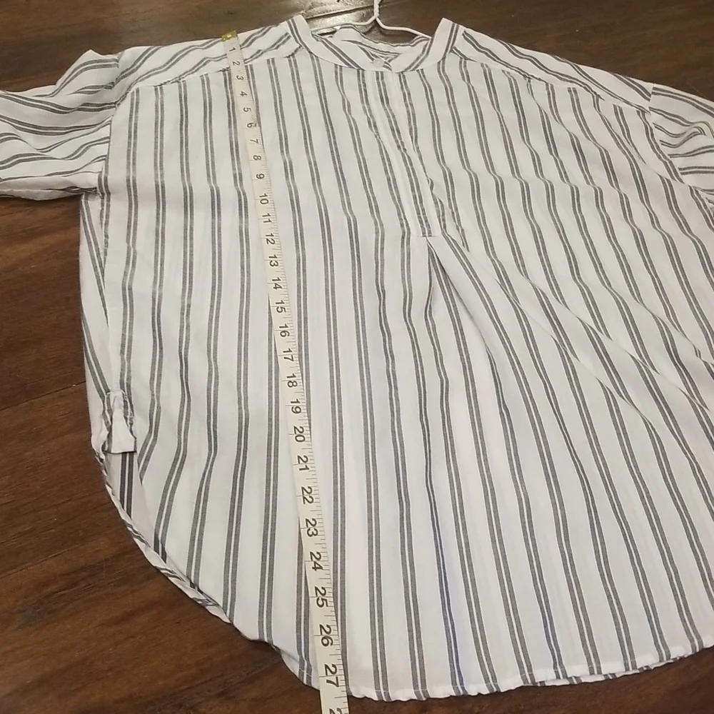 Banana Republic Long Sleeve 3/4 Button Pullover Top - Picture 5 of 7